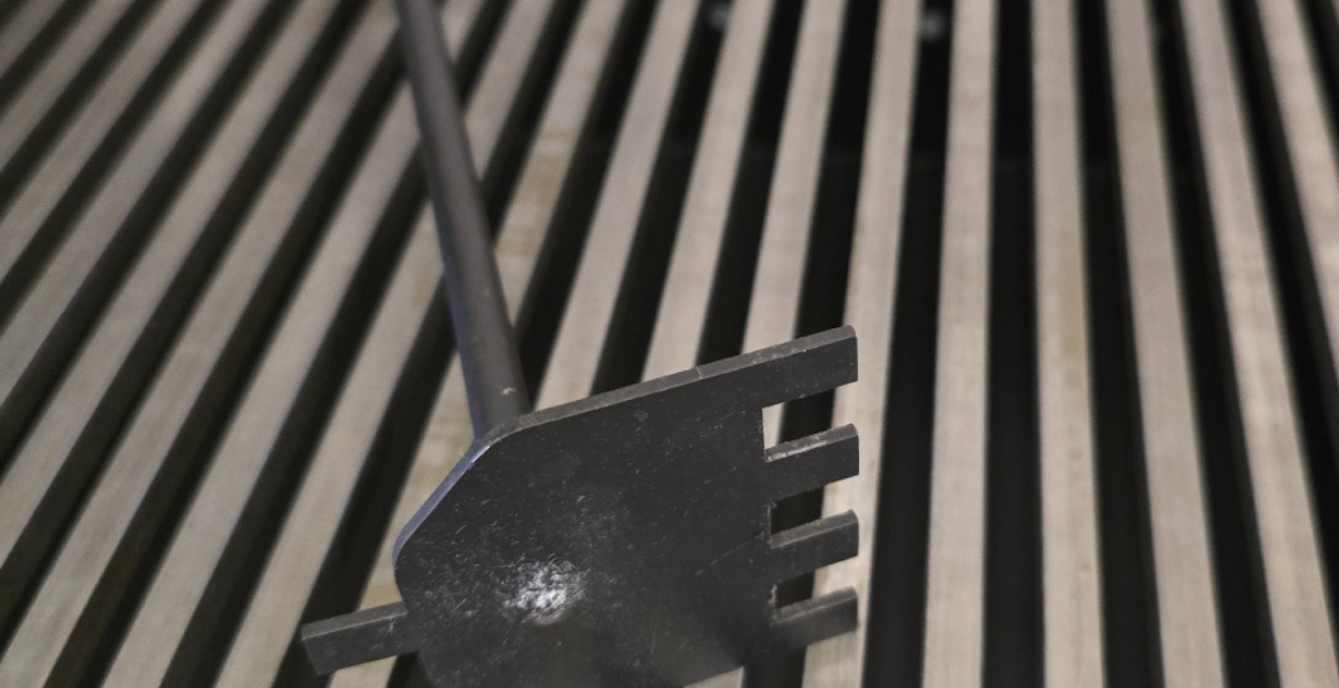 Lopatica za čišćenje profi rešetke