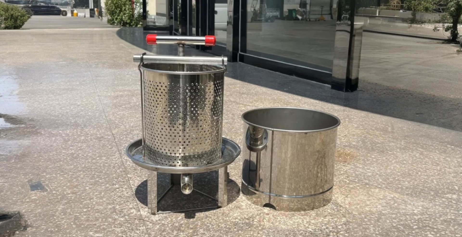 Inox preša "Praktik"- sa mrežom za vosak